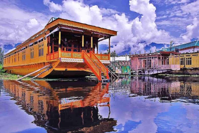 Houseboat Dal Lake, srinagar Kashmir