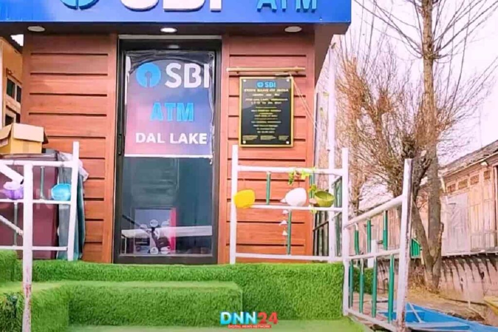 SBI's Floating ATM in Dal Lake