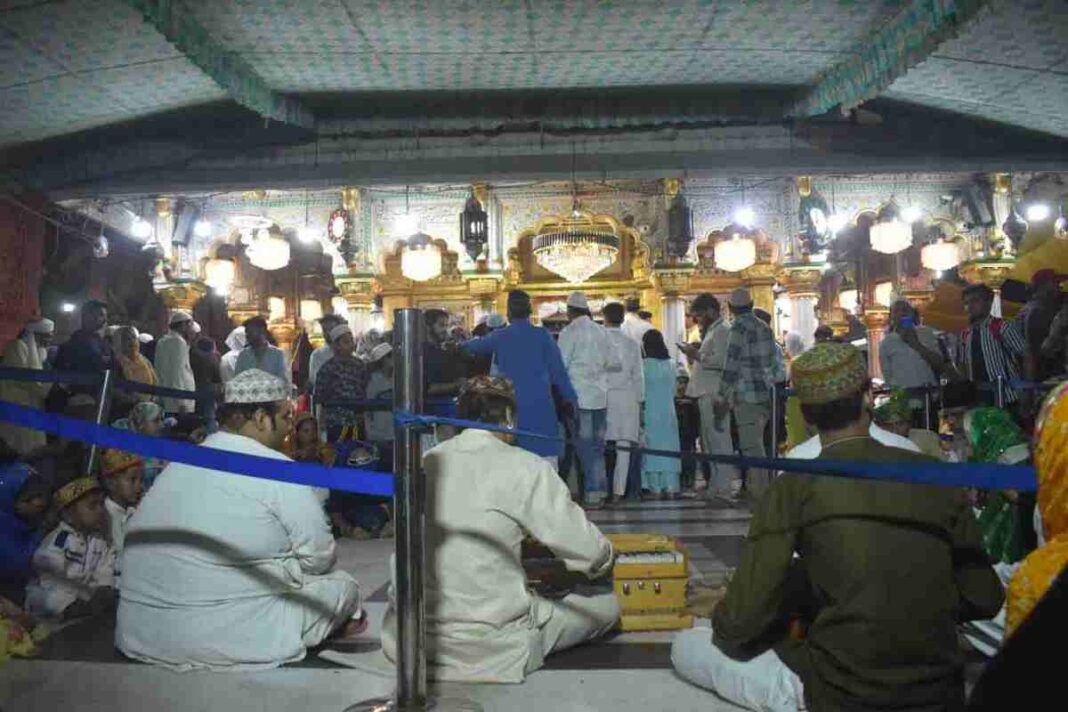 Nurturing a Musical Legacy: Qawwali Singers at Hazrat Nizamuddin Dargah