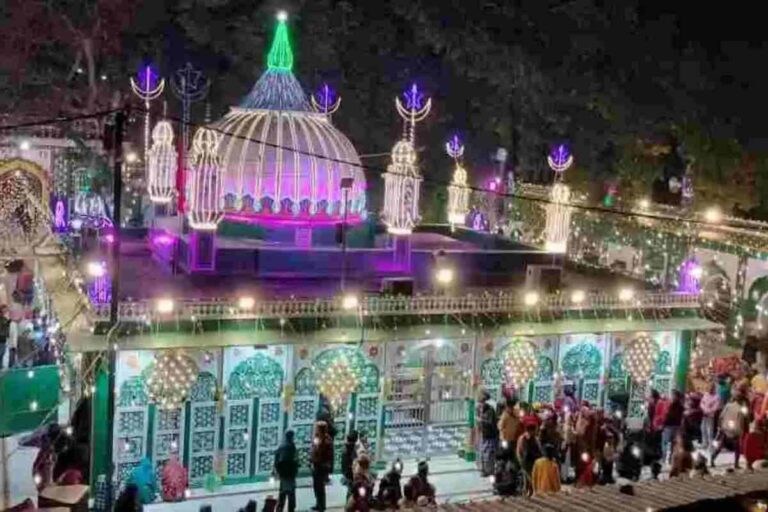 Dargah of Sabir Makhdoom Shah Promotes Religious Unity