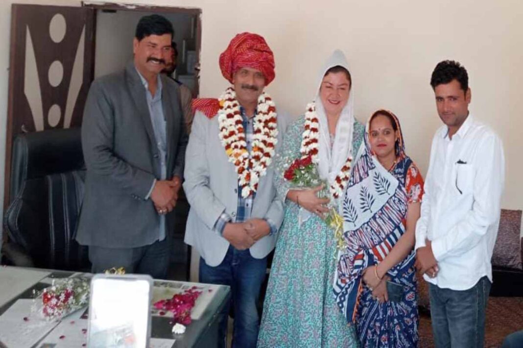 ज़रूरतमंदों का हाथ थाम मंज़िल की राह दिखाते मिर्ज़ा बेग और रूबी ख़ान