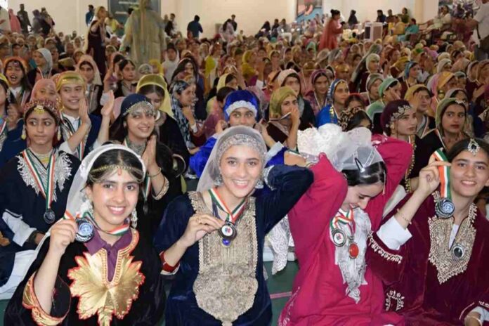 Record-Breaking Kashmiri Folk Dance Marks 78th Independence Day Celebration 