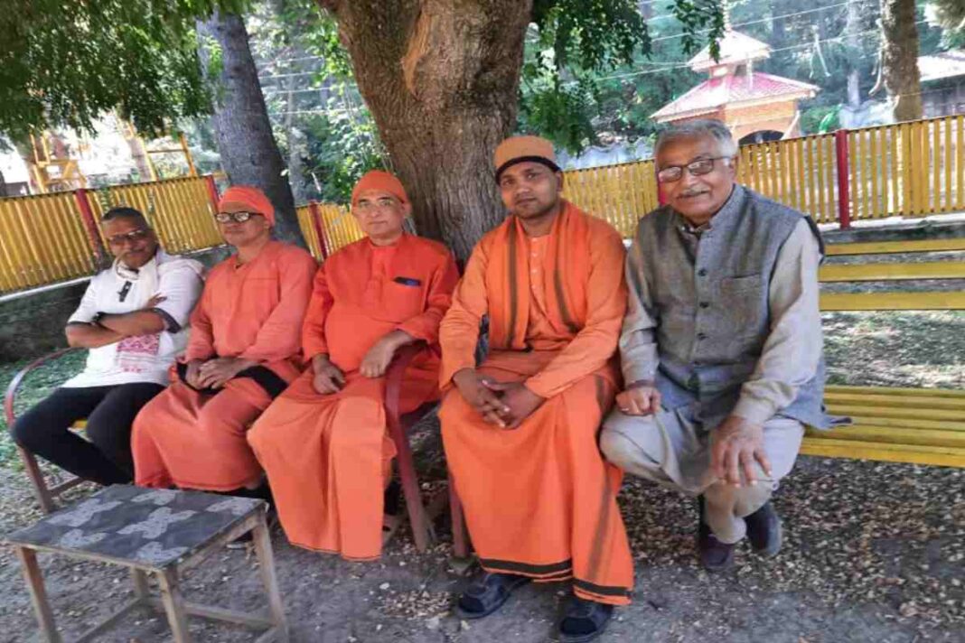 Ashram in Kashmir Supports Farmers and Preserves Culture