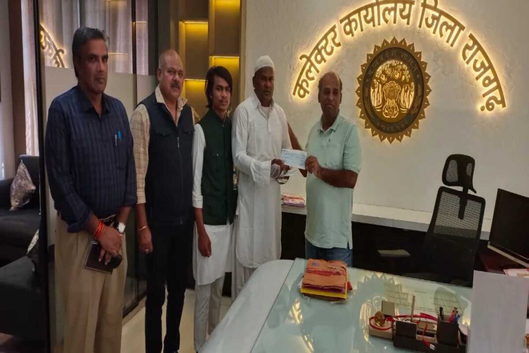 वारिस ख़ान ने अपनी बहादुरी से बचाई एक परिवार की जान, बने MP के पहले ‘गुड सेमेरिटन’