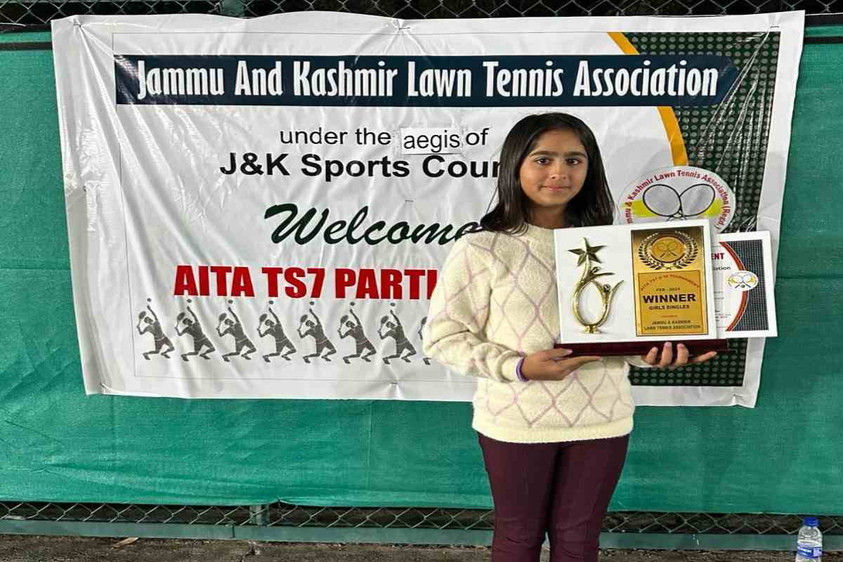 Young Tennis Star Erin Mir Shines in National Championships