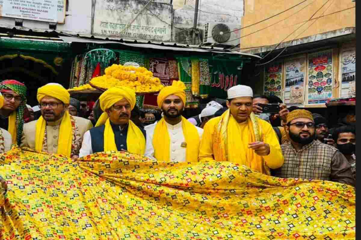 हज़रत निज़ामुद्दीन दरगाह पर बसंत पंचमी का सूफ़ियाना रंग