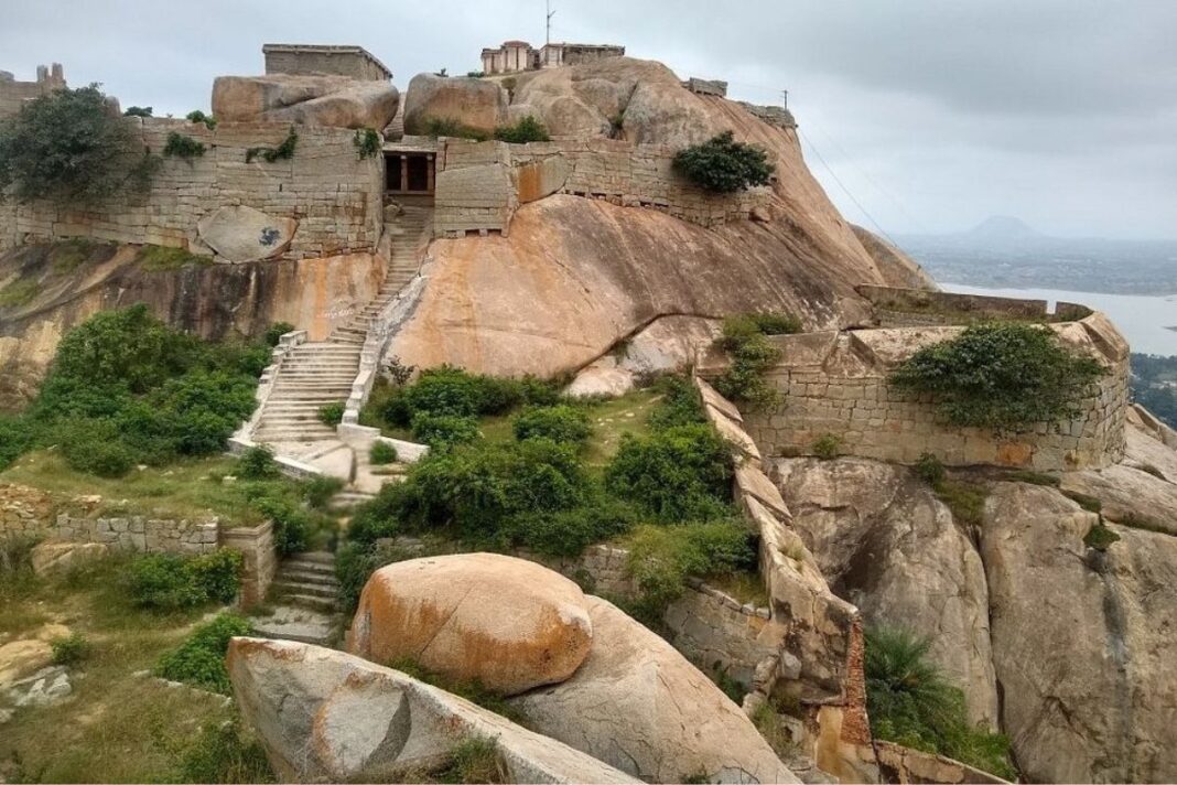 Gudibande Fort: Where Stone Walls Still Guard Ancient Water Secrets