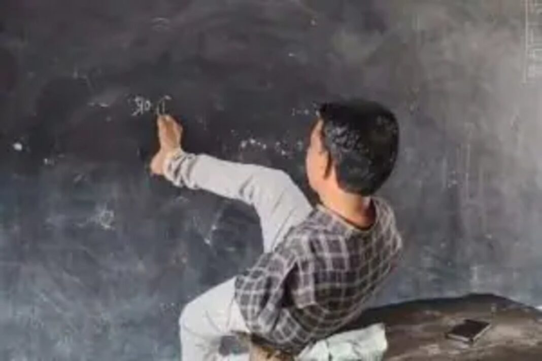 Teacher Mohammad Akbar Ansari: Writing Students' Destiny Not With His Hands, But With His Feet 